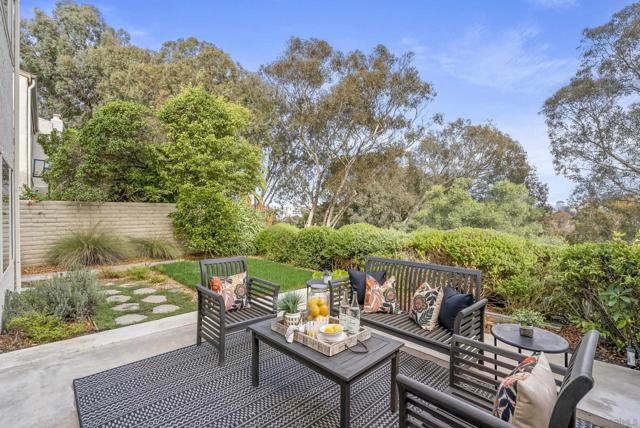 8871 Caminito Primavera, La Jolla CA: https://media.crmls.org/mediaz/8a75f60b-3713-4be9-9931-6a5d6c4a12e1.jpg