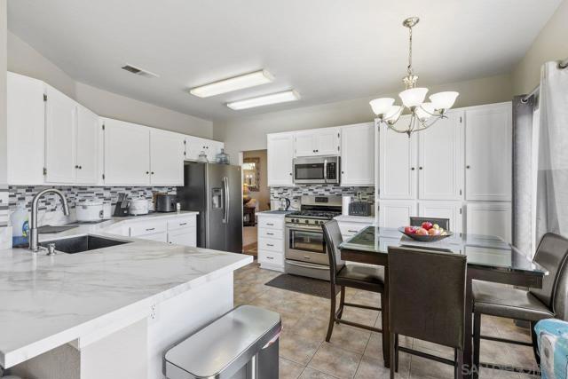 4425 Arbor Cove Cir, Oceanside CA: https://media.crmls.org/mediaz/8a768329-c223-4ba6-aa58-2304cd9be8d2.jpg