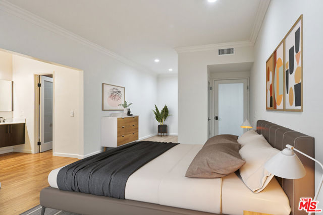 930 N Wetherly Drive, West Hollywood CA: https://media.crmls.org/mediaz/8a770876-f520-40ea-83c0-c585fed6e129.jpg