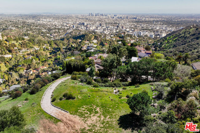 2666 Larmar Road, Los Angeles CA: https://media.crmls.org/mediaz/8a77432b-a569-4561-a9a8-f67c7942907e.jpg
