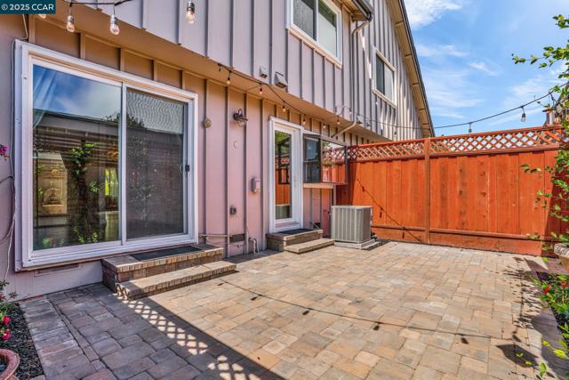 1430 Tampico Pl, Walnut Creek CA: https://media.crmls.org/mediaz/8a77a090-a872-48b4-962c-a3624097c331.jpg