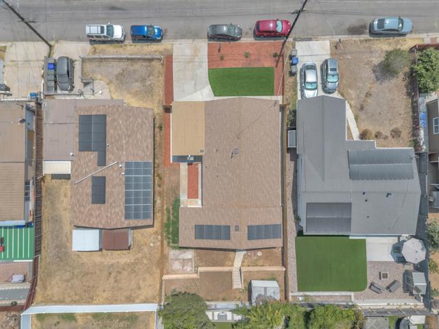 9850 Arapaho St, Spring Valley CA: https://media.crmls.org/mediaz/8a77f76b-1167-4646-9c1c-ca794c00401d.jpg