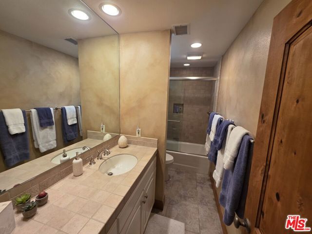 34725 Mission Hills Drive, Rancho Mirage CA: https://media.crmls.org/mediaz/8a78bdf7-4d18-4747-b7cd-1bc006092daf.jpg