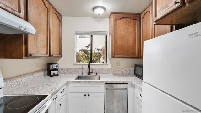 4415 38Th St, San Diego CA: https://media.crmls.org/mediaz/8a78c189-079b-4d60-9c8b-17e75c56eaf4.jpg