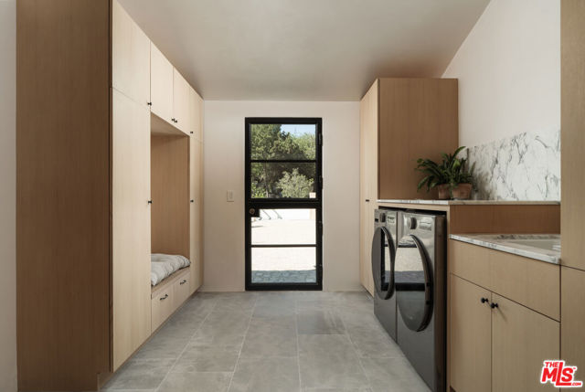 4200 Marina Drive, Santa Barbara CA: https://media.crmls.org/mediaz/8a78cfc0-979d-4199-9391-cff94a2cd89f.jpg