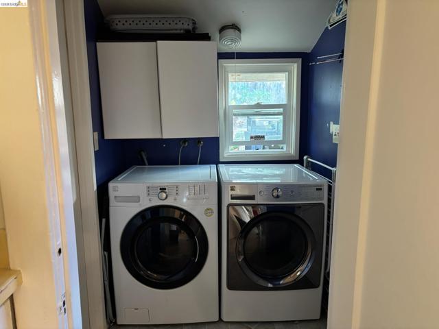 1024 Elsinore Ave, Oakland CA: https://media.crmls.org/mediaz/8a78d110-2b18-4c93-870c-db4bc73b1448.jpg