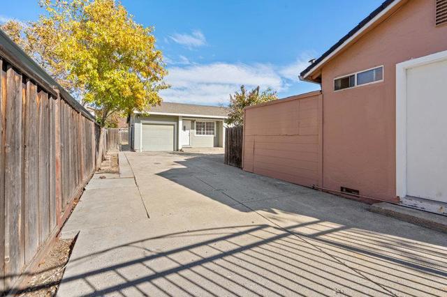 176 Laumer Avenue, San Jose CA: https://media.crmls.org/mediaz/8a78d87e-1bd6-4502-847b-b7d314e4b641.jpg