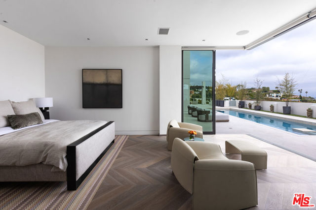 9405 Sierra Mar Place, Los Angeles CA: https://media.crmls.org/mediaz/8a78e5fc-e37c-42b6-b0de-01e147387532.jpg