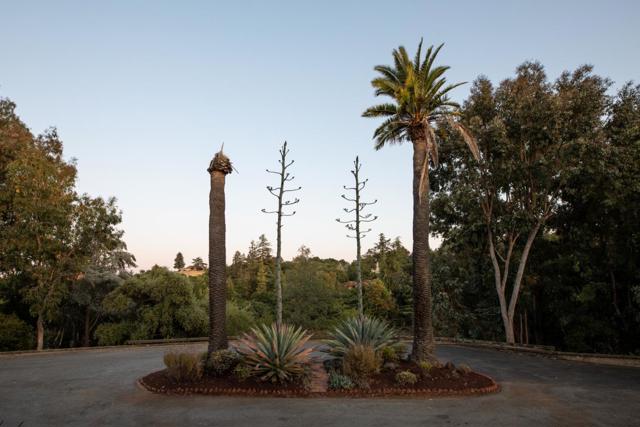 25671 Chapin Road, Los Altos Hills CA: https://media.crmls.org/mediaz/8a78ecc6-5673-48b7-accd-b4013f5291a5.jpg