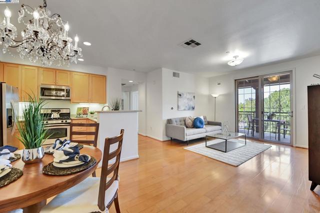 20500 Town Center Ln, Cupertino CA: https://media.crmls.org/mediaz/8a790d27-6b4a-4ade-b724-5ca661909c41.jpg