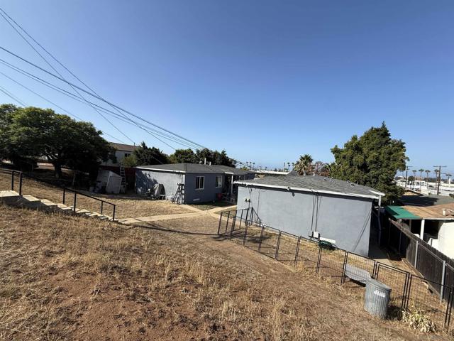 2722 2724 B Avenue, National City CA: https://media.crmls.org/mediaz/8a793790-f989-4509-9c0f-08e7de1731b0.jpg