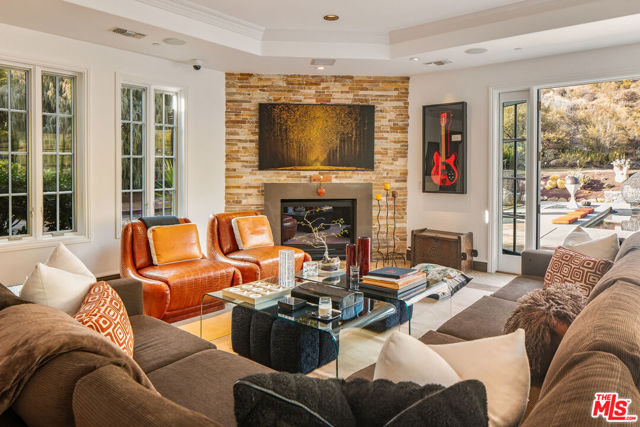 25029 Abercrombie Lane, Calabasas CA: https://media.crmls.org/mediaz/8a798c08-d8dc-4dac-8a02-c87d942dd864.jpg