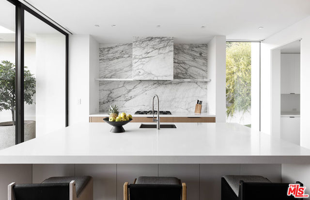1616 Rising Glen Road, Los Angeles CA: https://media.crmls.org/mediaz/8a79b340-0464-4290-9e28-543c282f1333.jpg