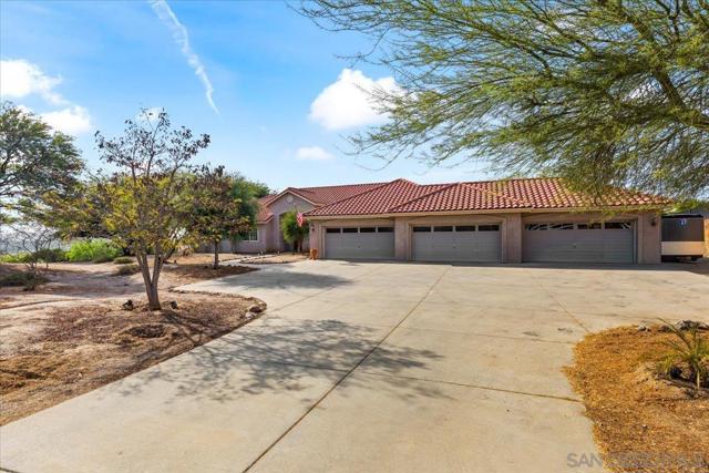 31252 North Star Way, Valley Center CA: https://media.crmls.org/mediaz/8a7a122b-a971-4594-8b4f-52d622a0572b.jpg