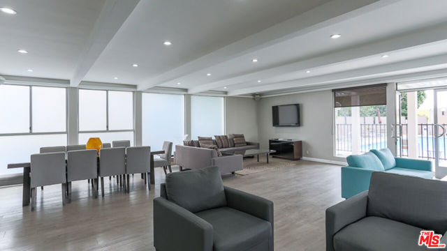 7250 Franklin Avenue, Los Angeles CA: https://media.crmls.org/mediaz/8a7a6a77-08e7-4ad2-9343-ddb1835388c3.jpg