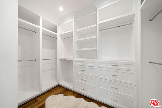 813 N Spaulding Avenue, Los Angeles CA: https://media.crmls.org/mediaz/8a7a8de3-97fb-4c55-a5f8-cf80e4403ef5.jpg