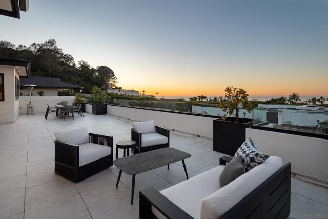 2365 Via Siena, La Jolla CA: https://media.crmls.org/mediaz/8a7b1cc8-13f4-422c-9d70-aa649d3e5c0d.jpg