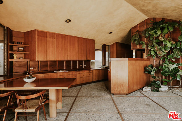 8 Sea Cove Drive, Rancho Palos Verdes CA: https://media.crmls.org/mediaz/8a7bdb7d-c116-4e45-9ed3-f9c2bf7759f6.jpg