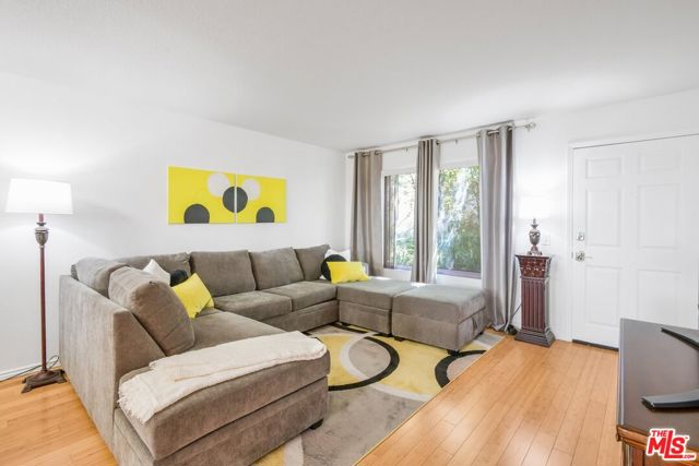 1335 Newport Avenue, Long Beach CA: https://media.crmls.org/mediaz/8a7c672b-9327-446f-aba9-5929f9627192.jpg