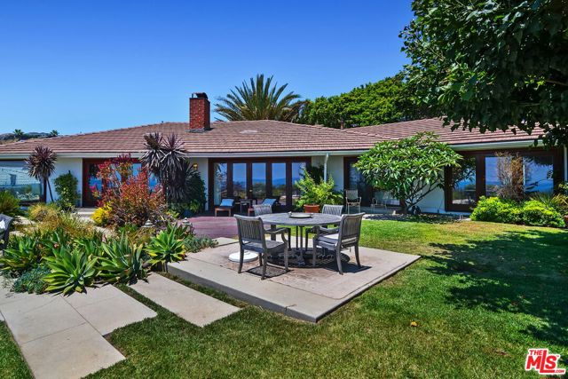1166 LAS PULGAS Place, Pacific Palisades CA: https://media.crmls.org/mediaz/8a7c8e12-adb4-4a4b-8aab-8cb1cdf72e4a.jpg