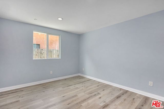 320 E 55th Street, Los Angeles CA: https://media.crmls.org/mediaz/8a7ca1f7-d66d-440b-bd32-8f16fb193455.jpg