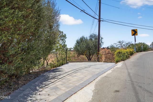 375 W Highland Drive, Camarillo CA: https://media.crmls.org/mediaz/8a7d5936-be6a-42d7-af27-264c7bf98e13.jpg