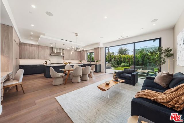1213 Pine Street, Santa Monica CA: https://media.crmls.org/mediaz/8a7d8608-d9e0-4742-9f10-99371d740658.jpg