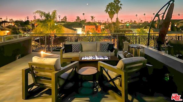 916 Roswell Avenue, Long Beach CA: https://media.crmls.org/mediaz/8a7d8849-7743-4be1-b80a-8dfe92c4c2a4.jpg