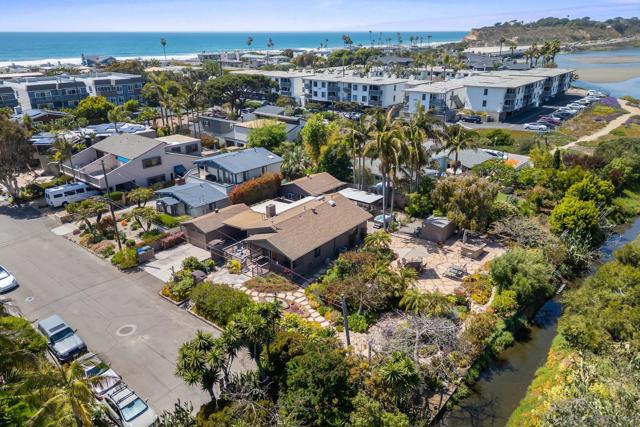 260 27Th St, Del Mar CA: https://media.crmls.org/mediaz/8a7dc6e8-80ed-437a-b7bb-a7bba90c553a.jpg