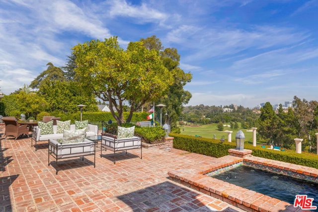 10820 Ambazac Way, Los Angeles CA: https://media.crmls.org/mediaz/8a7e0bb5-704e-43f2-8c50-f948ae5aa9d9.jpg