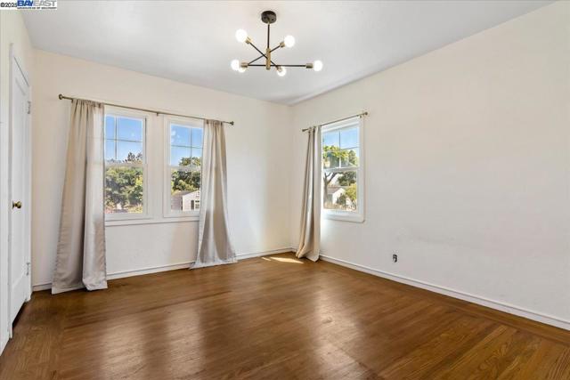 137 Viewmont Ave, Vallejo CA: https://media.crmls.org/mediaz/8a7e23b9-40f3-49c5-9b14-f781f6f8bef4.jpg