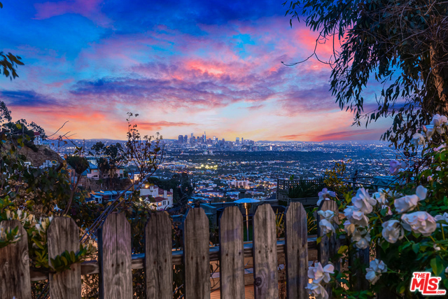 8545 FRANKLIN Avenue, Los Angeles CA: https://media.crmls.org/mediaz/8a7e5a62-1774-48e1-bced-080edded6340.jpg