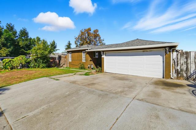 1007 Newbridge Street, East Palo Alto CA: https://media.crmls.org/mediaz/8a7ec151-dfa7-46e8-a2d4-185932bcbd34.jpg