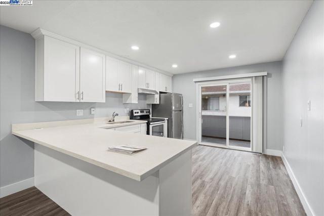 27070 Manon Ave, Hayward CA: https://media.crmls.org/mediaz/8a7f1b13-0158-4ac9-8dfe-00e0b8b2259b.jpg
