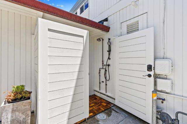 9 Rockview Drive, Santa Cruz CA: https://media.crmls.org/mediaz/8a7f272f-0239-46d9-b923-26ab5367d1e7.jpg