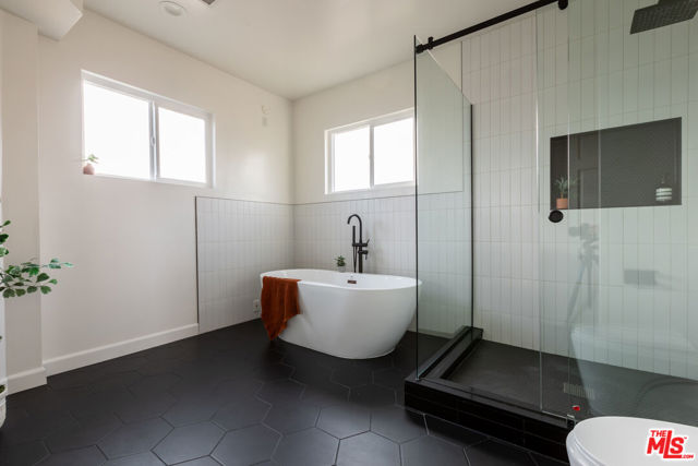 5018 Valleydale Avenue, Los Angeles CA: https://media.crmls.org/mediaz/8a7f5724-2873-4bf5-954b-cede8a7cccbd.jpg