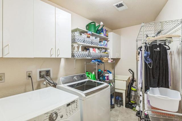 719 Singing Trails Drive, El Cajon CA: https://media.crmls.org/mediaz/8a7f97ff-3ca6-43bb-888a-f7aad06227c7.jpg