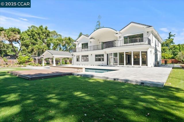 74 Middlefield Rd, Atherton CA: https://media.crmls.org/mediaz/8a7f9a27-2451-46b5-813b-75e55319ac54.jpg