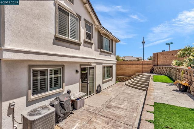 499 Yarrow Dr, Fairfield CA: https://media.crmls.org/mediaz/8a801c3a-4f92-47ba-9ced-807d3d969d48.jpg