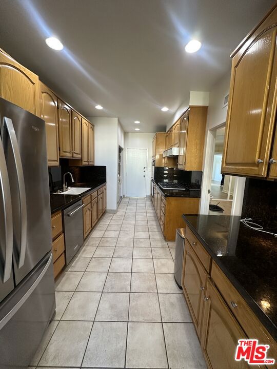 1531 Camden Avenue, Los Angeles CA: https://media.crmls.org/mediaz/8a80ea75-4c61-4923-997b-115fc98ff632.jpg