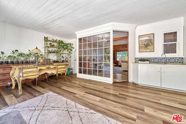 728 S Windsor Boulevard, Los Angeles CA: https://media.crmls.org/mediaz/8a812c36-f540-4f5d-9df5-883a5050477e.jpg