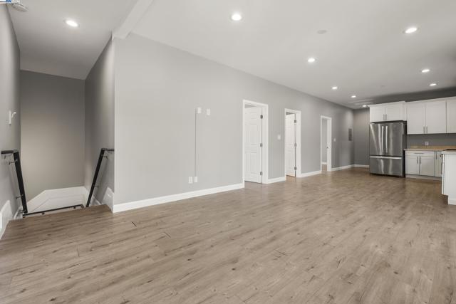193 W Macarthur Blvd, Oakland CA: https://media.crmls.org/mediaz/8a813081-4be4-4ceb-b0e6-dcca8414aac1.jpg