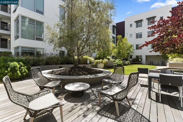 555 Ygnacio Valley Rd, Walnut Creek CA: https://media.crmls.org/mediaz/8a814d56-f545-48a8-bcd9-93090eb7141b.jpg