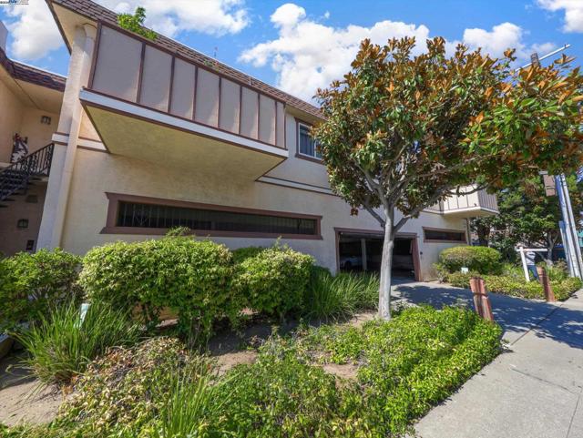44 Lodato Ave, San Mateo CA: https://media.crmls.org/mediaz/8a81882a-4c88-4949-b4fe-ed65173492ee.jpg