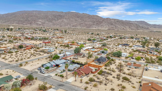 7412 Maude Adams Avenue, 29 Palms CA: https://media.crmls.org/mediaz/8a81a239-d8e8-4e5a-8685-5174a861817c.jpg
