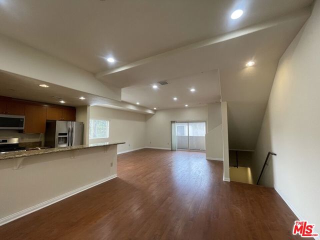 15024 Magnolia Boulevard, Sherman Oaks CA: https://media.crmls.org/mediaz/8a81c03a-5006-4c47-9d82-fbc97a858520.jpg