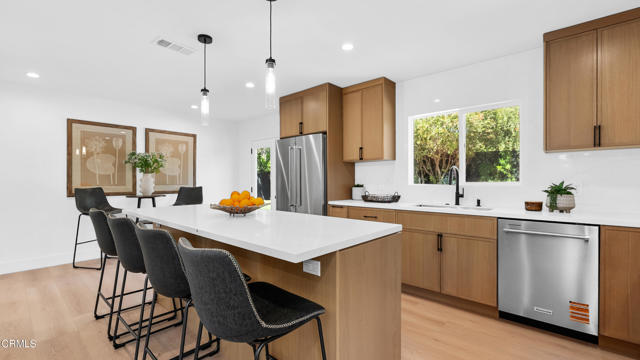 Detail Gallery Image 8 of 23 For 2283 Northpark St, Thousand Oaks,  CA 91362 - 4 Beds | 3/1 Baths