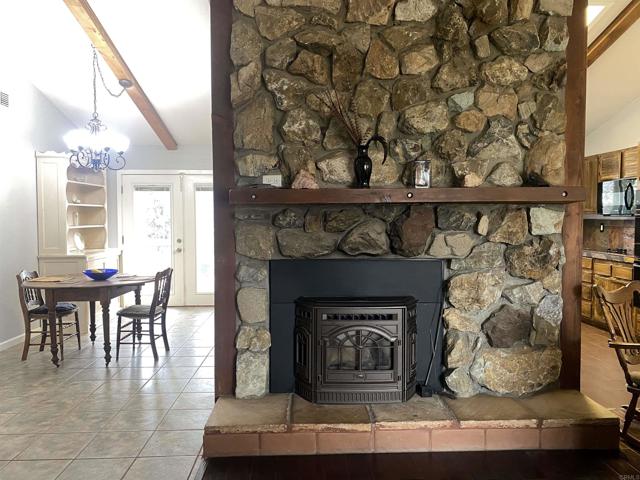 Detail Gallery Image 6 of 34 For 18461 Santa Anita St, Tehachapi,  CA 93561 - 3 Beds | 2 Baths