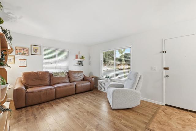 Detail Gallery Image 8 of 39 For 102 Magdalena Dr, Oceanside,  CA 92057 - 2 Beds | 1 Baths