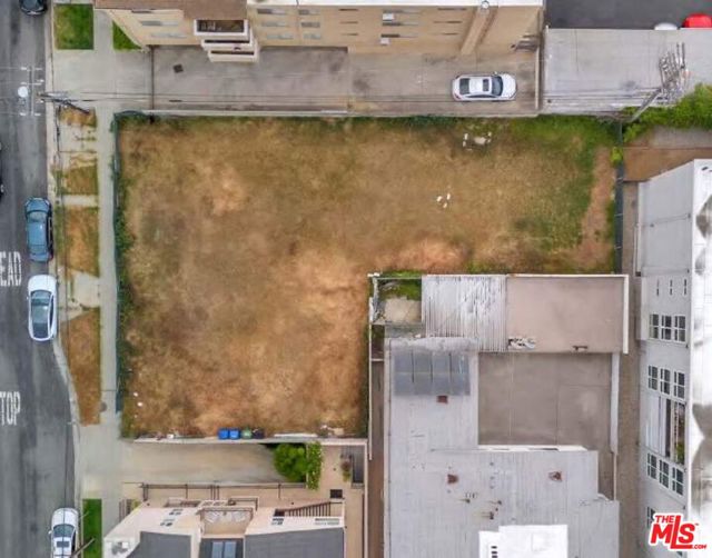 1121 S Westgate Avenue, Los Angeles CA: https://media.crmls.org/mediaz/8a829934-b733-4ef0-8f02-01f0c4ddb7d8.jpg
